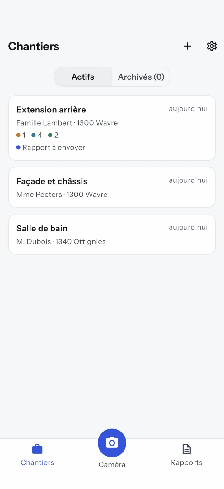 Liste des chantiers dans Provashot : Extension arrière chez la famille Lambert à Wavre, avec 1 photo avant, 4 pendant et 2 après et un rapport à envoyer, puis Façade et châssis et Salle de bain
